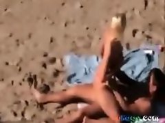 Peeper catches a hot blonde sucking and fucking on the beach