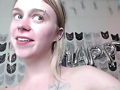 Cam Slut Fucks herself with a buttplug in