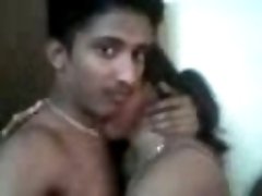 Lascivious Indian girlfriend doesn't mind having sex on cam