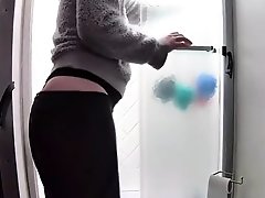 my stepmom shaving her pussy (hidden camera)