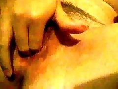 Kinky webcam hoochie fingers her tight hairy cunt