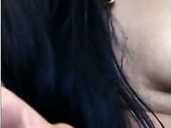 Sensual brunette hottie slowly fingers herself on webcam