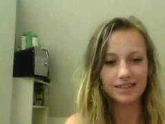 Hotty Girl Friend Bathroom Show on Webcam