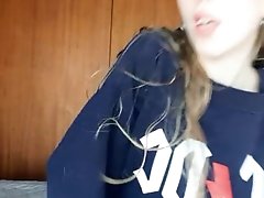Rubia putita de 19 años se masturba con juguete para la web cam