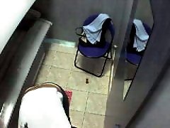 Hidden cam in solarium caught one hot chick taking her clothes on