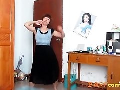 chinese old woman dancing
