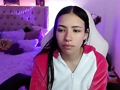 Amateur Webcam Teen Masturbates And Teases