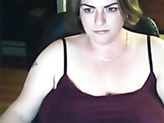 Webcam solo with a fat milf flashing her big boobies