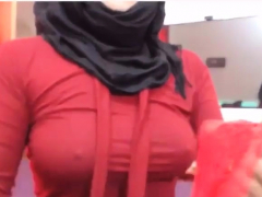 sexy muslim hijabi boobs