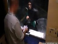 Muslim cam Desperate Arab Woman Fucks For Money