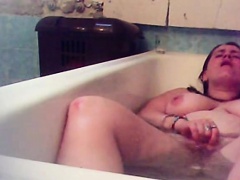 Spycam huge busty woman masturbating in tub