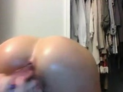 Blonde fucks her butt having a hairbrush on cam
