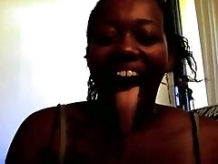 Damn! That ebony webcam babe has a very long tongue!