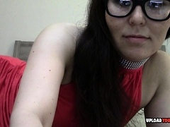 Nerdy babe plays around with her juicy cunt