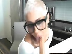 Short Hair Webcam MILF With Perfect Body And Great Tits