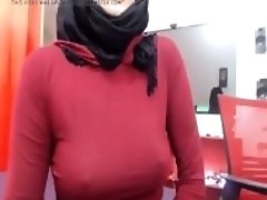 Alluring Islamic Hijabi Breasts on Web cam
