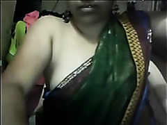 40yr old Sexy Desi Aunty Dances and Plays on Webcam