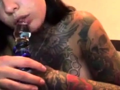 Tattoo Girl mit dicken Titten