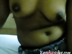 Sexy mature indian lady shows of her nice tits and teasing on webcam