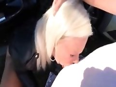 Blondine auf dem Rastplatz gefickt