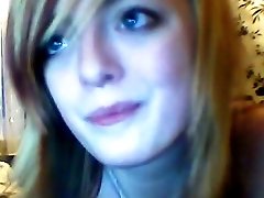 Cute amateur webcam blonde teen fingers her moist pinkish cunt