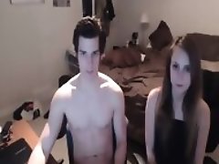 La coquine convertit son petit ami a la baise en webcam