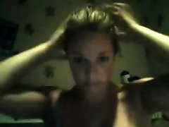 Creamy pussy squirts on cam..