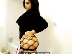 arab girl twerking with a fat ass