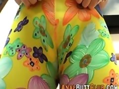Kinky sluts in yoga pants rubbing