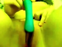 One cute webcam slut voraciously rubs her shaved pussy with dildo