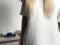 Blonde teen cannot stop drilling herself on camera