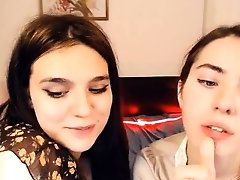 Chubby Amateur Lesbian Play On Webcam