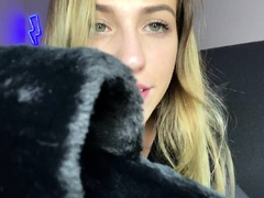 Gorgeous blonde teen Kelly Candy foot fetish